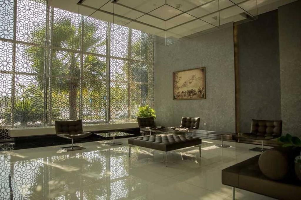 Апартаменты Cozy 1Br In Iconic Tower Абу-Даби Экстерьер фото